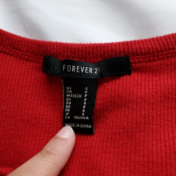Forever 21 red button crop top - Picture 3 of 3